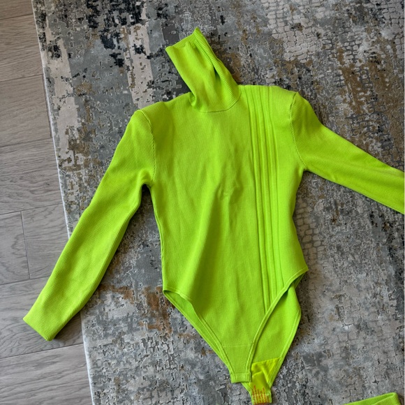Vibrant Green Turtleneck Knit Set - Picture 6 of 7